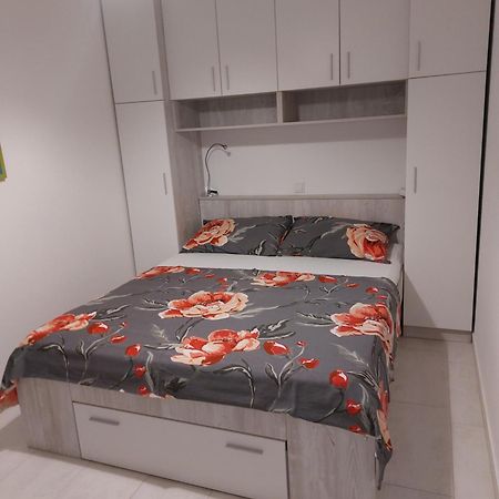 Apartment Mia Раб Екстериор снимка