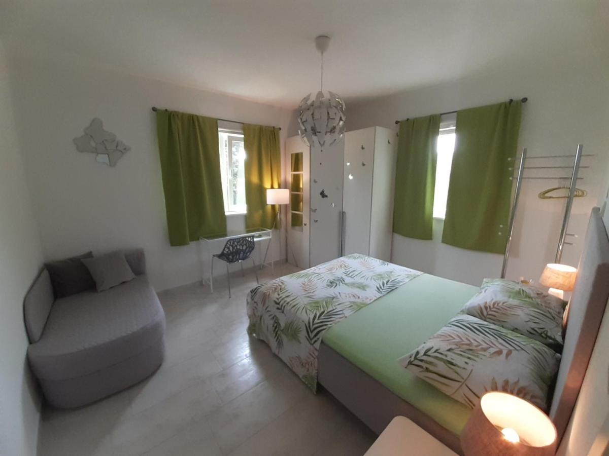 Apartment Mia Раб Екстериор снимка